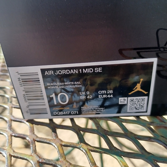 Nike Air Jordan 1 Mid Sneakers | Men's Size 10, 10.5, 12 | New with Half… - Picture 10 of 13